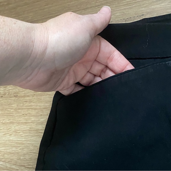 So Slimming by Chico’s 2 Black Shorts - Picture 4 of 8